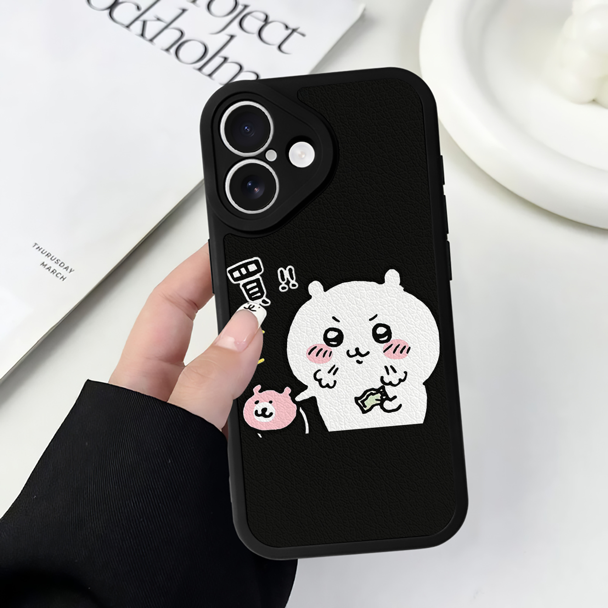 （画像用） ちいかわ ちいかわ Chii-kawa chiikawa 【iPhone 16シリーズ対応】シリコンスマホケース（レザー調） 材質：シリコン